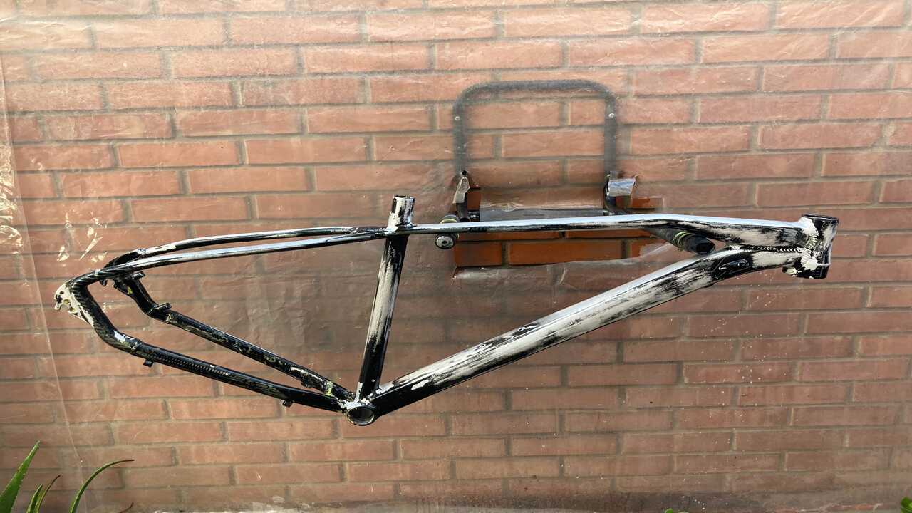 Rust-Oleum High-Performance Spray Paint (Best For Bike Frame)